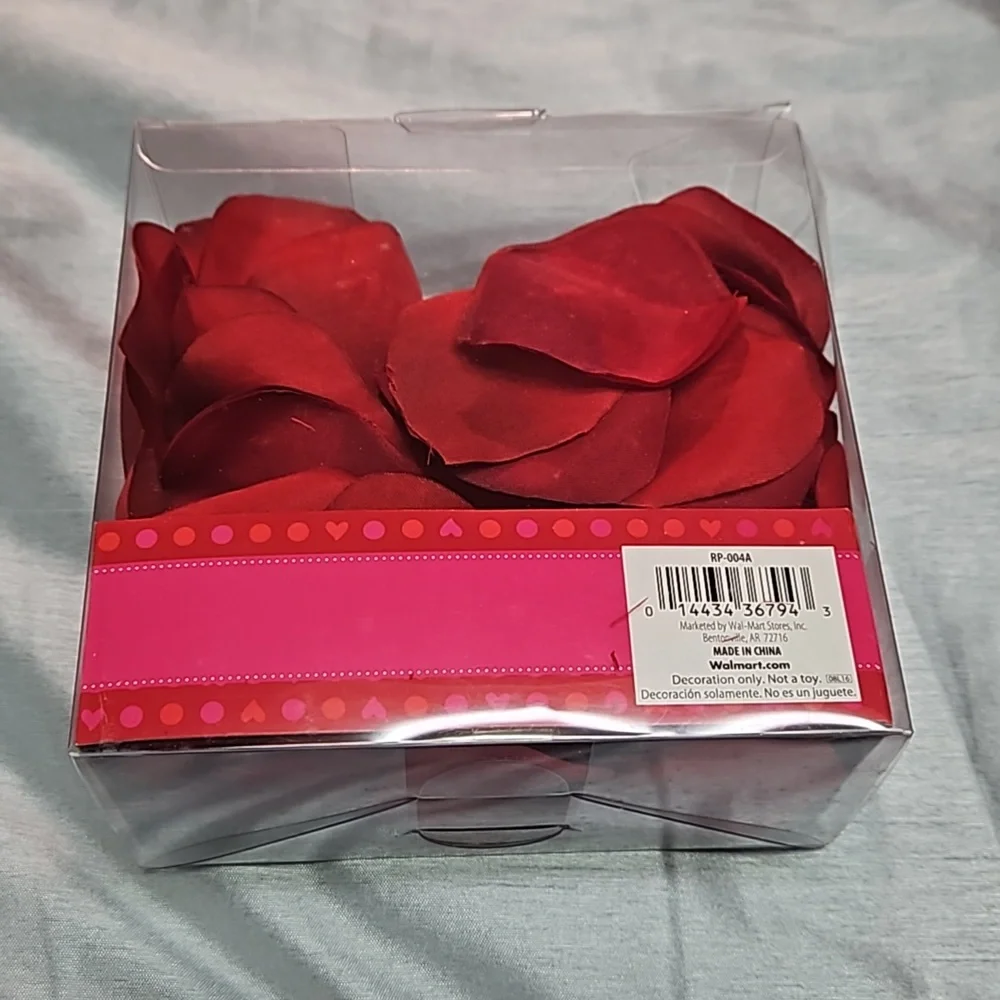 *Free w/ purchase* Faux Rose Petals
